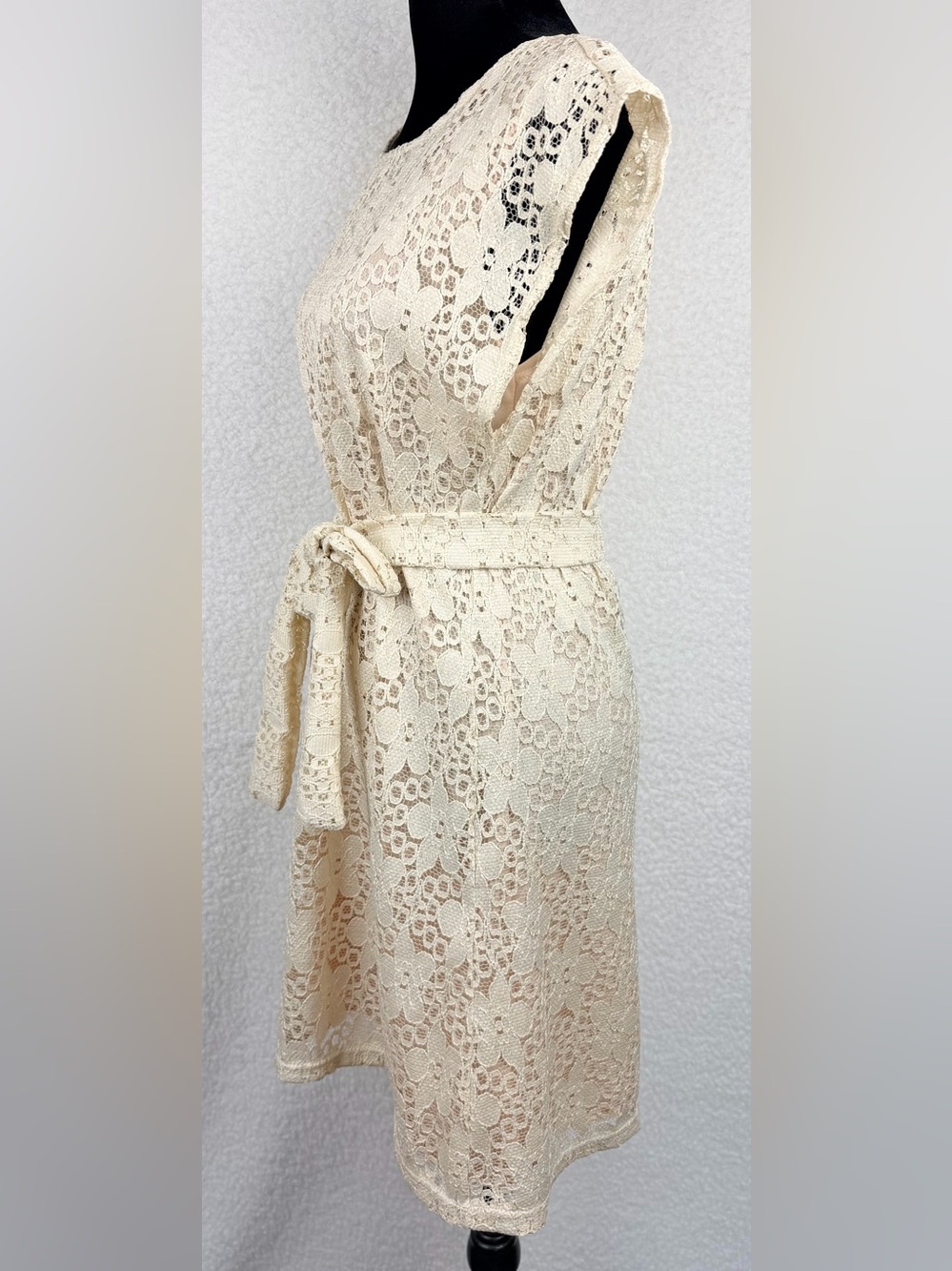 SHEEP • Cream Floral Lace Tie-Waist Mini Dress, M - Picture 5 of 13